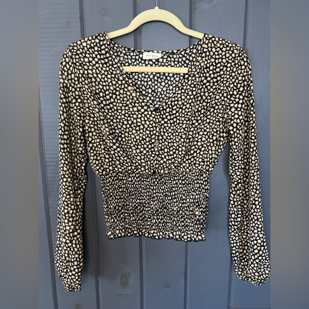Free Kisses blouse size small